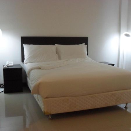 Hotel The Ramelau Дили Екстериор снимка
