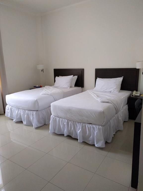 Hotel The Ramelau Дили Екстериор снимка